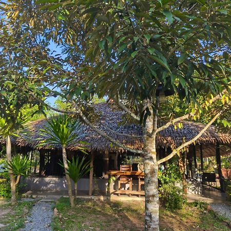 Baan Farang Homestay Phra Saeng Ban Nam Dam Eksteriør billede