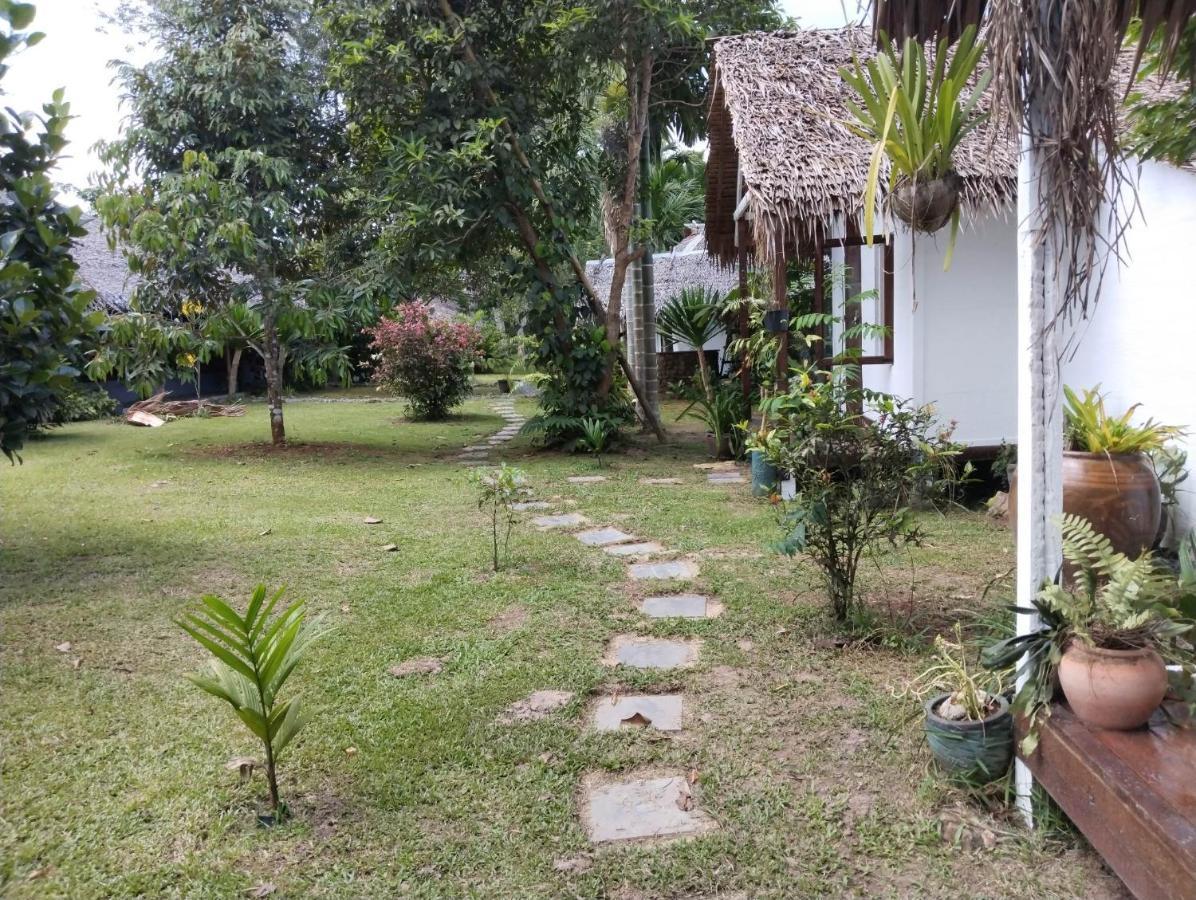 Baan Farang Homestay Phra Saeng Ban Nam Dam Eksteriør billede