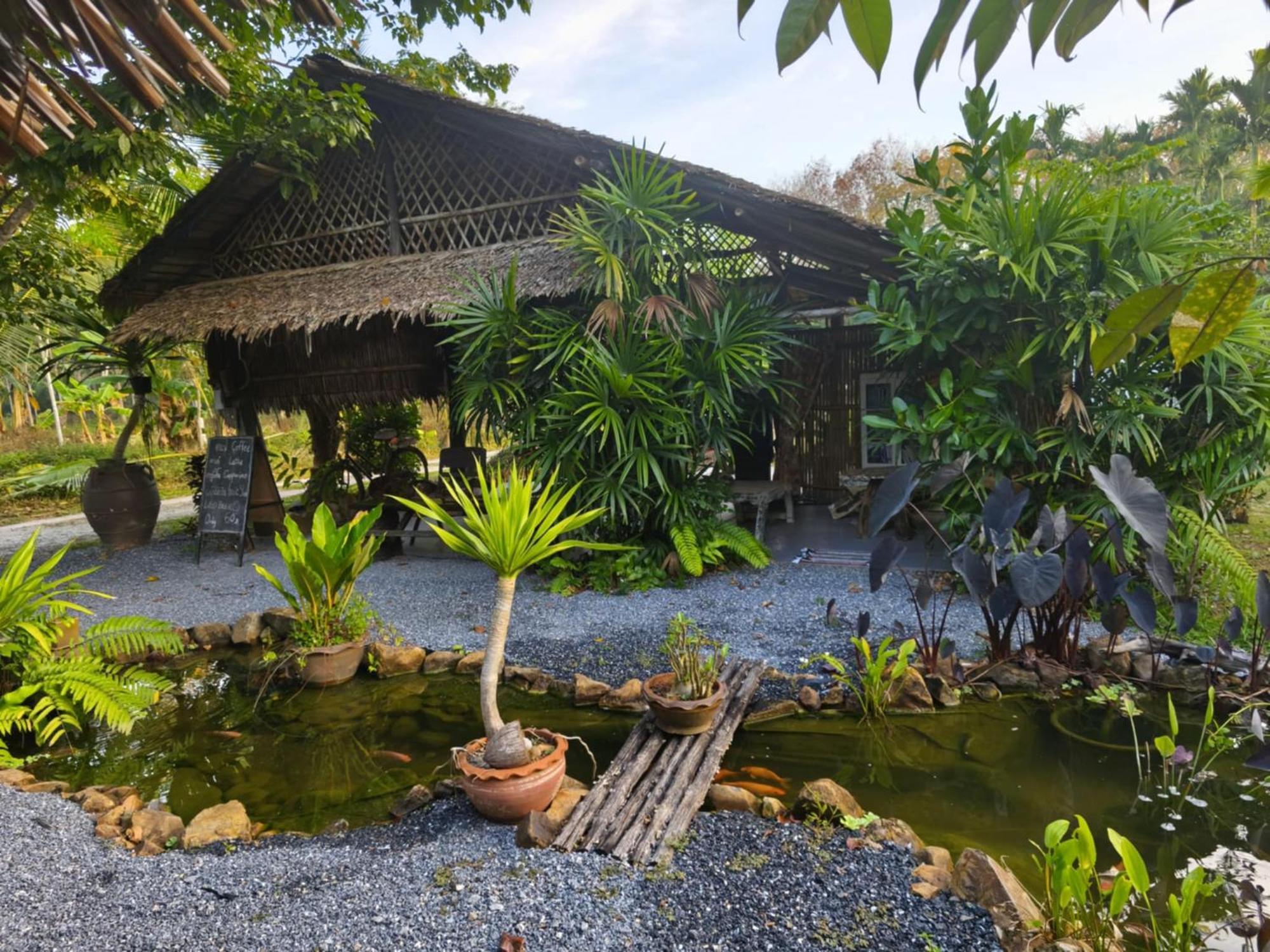 Baan Farang Homestay Phra Saeng Ban Nam Dam Eksteriør billede